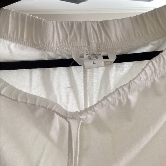 🌹Cute white beach 🏖️ pants🌹 - Picture 2 of 7